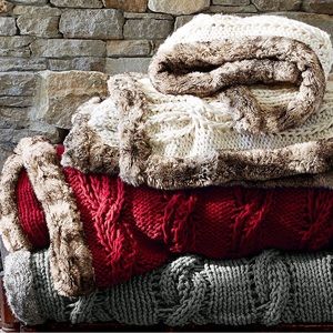 POTTERY BARN Faux Fur Trimmed Chunky Cable Knit Throw Blanket 50x60” Red